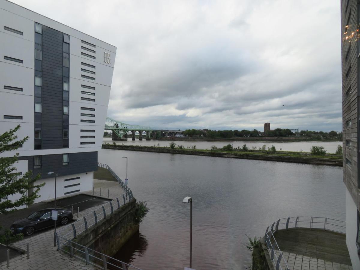 Home From Home With Fantastic Views Runcorn Exterior foto