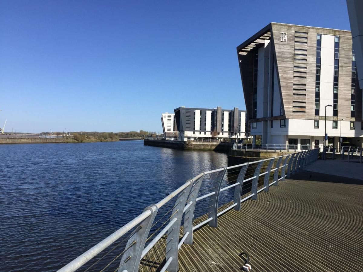 Home From Home With Fantastic Views Runcorn Exterior foto