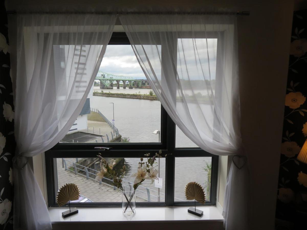 Home From Home With Fantastic Views Runcorn Exterior foto